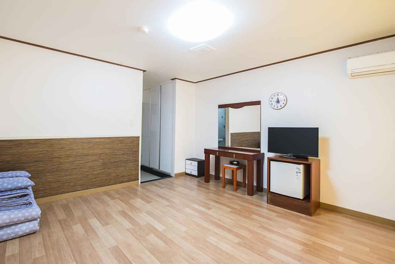 Jeju Youth Hostel Екстер'єр фото