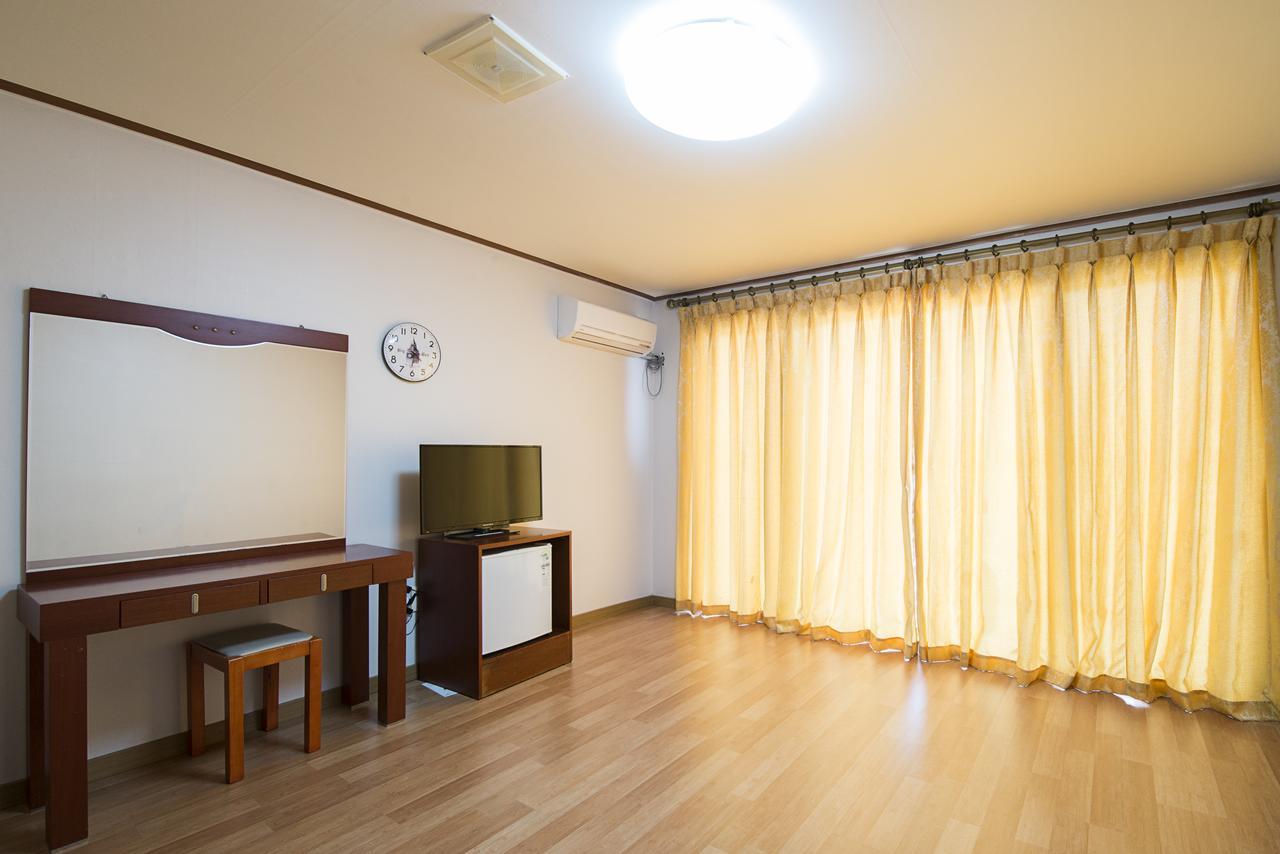 Jeju Youth Hostel Екстер'єр фото