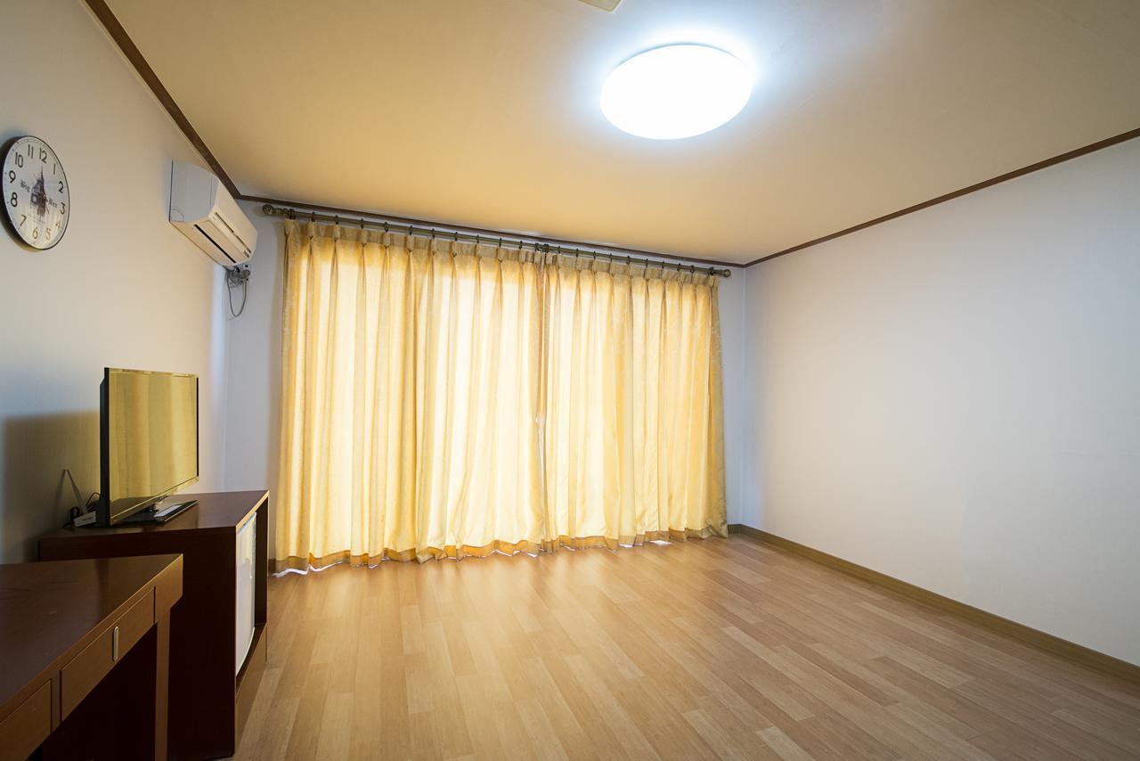 Jeju Youth Hostel Екстер'єр фото