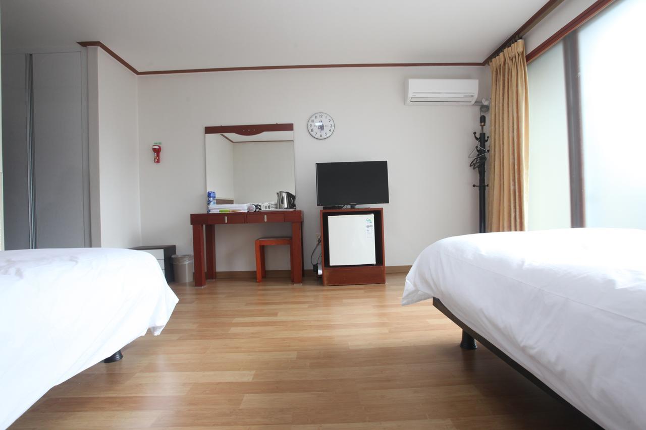 Jeju Youth Hostel Екстер'єр фото