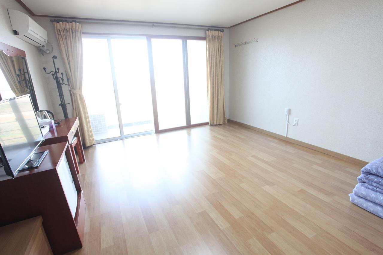 Jeju Youth Hostel Екстер'єр фото