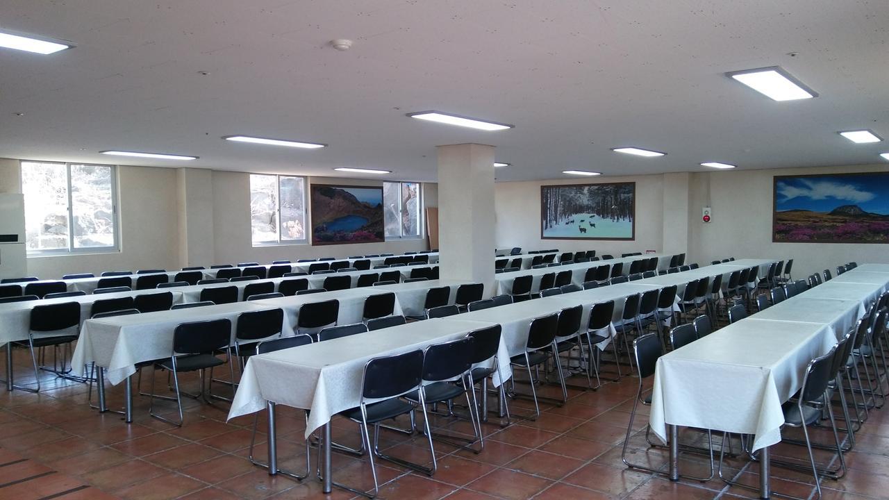 Jeju Youth Hostel Екстер'єр фото